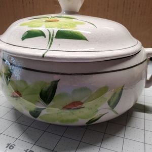 Old serving dish/soup tourene